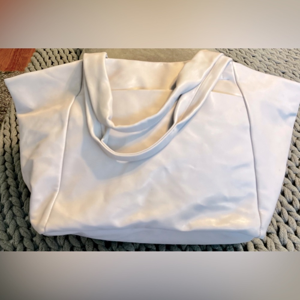 Lilac vegan leather handbag